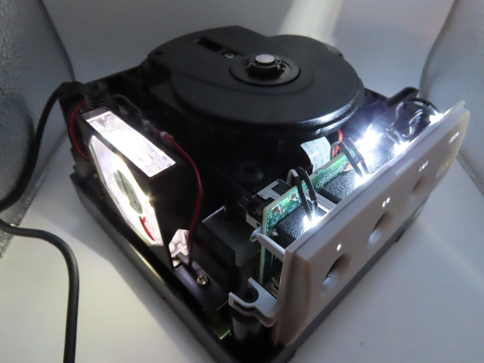 Nintendo GameCube WHITE LED Light Mod Modification Kit – Fan, main LED and ports