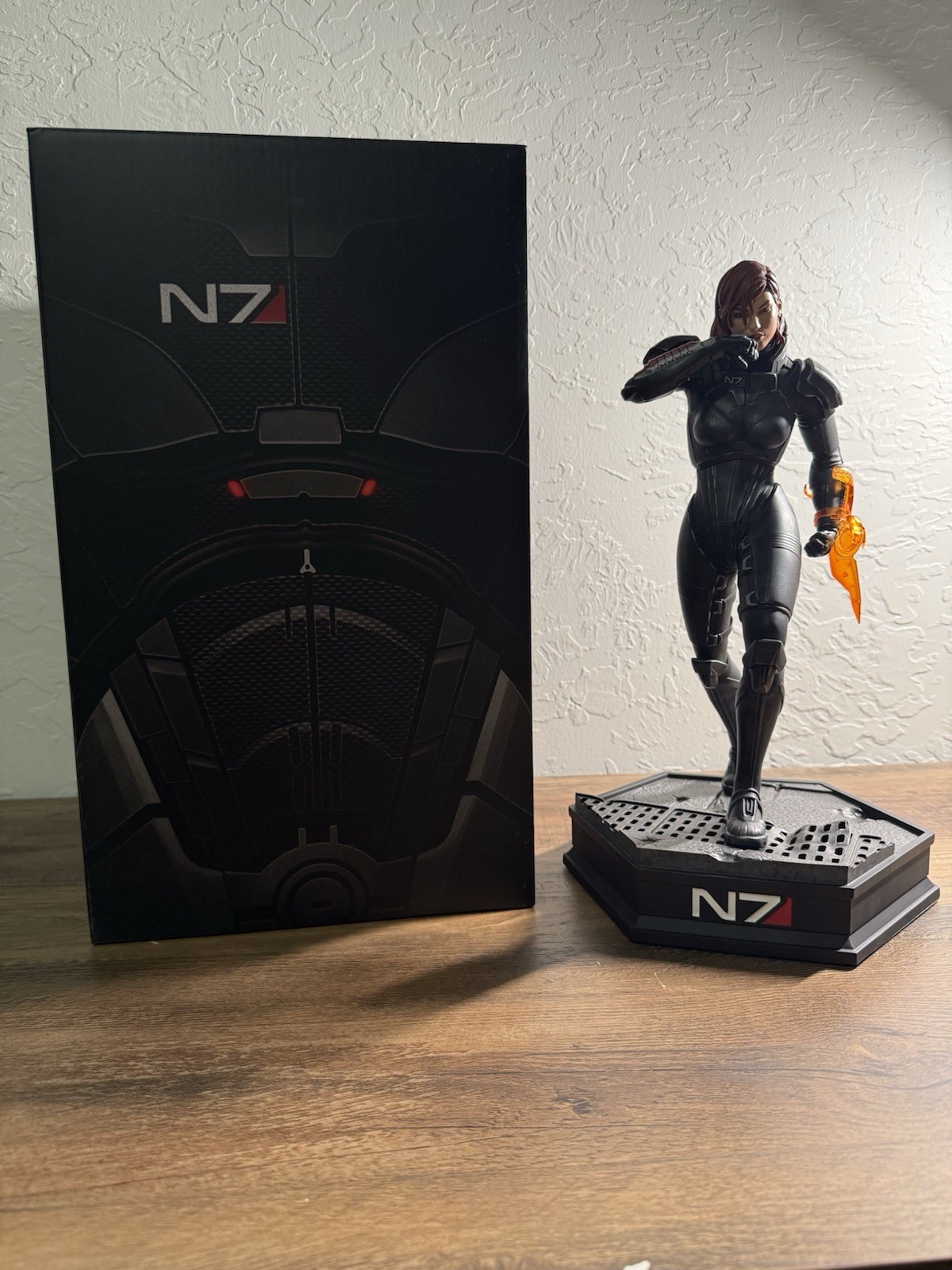Mass Effect FemShep Statue Dark Horse Edition