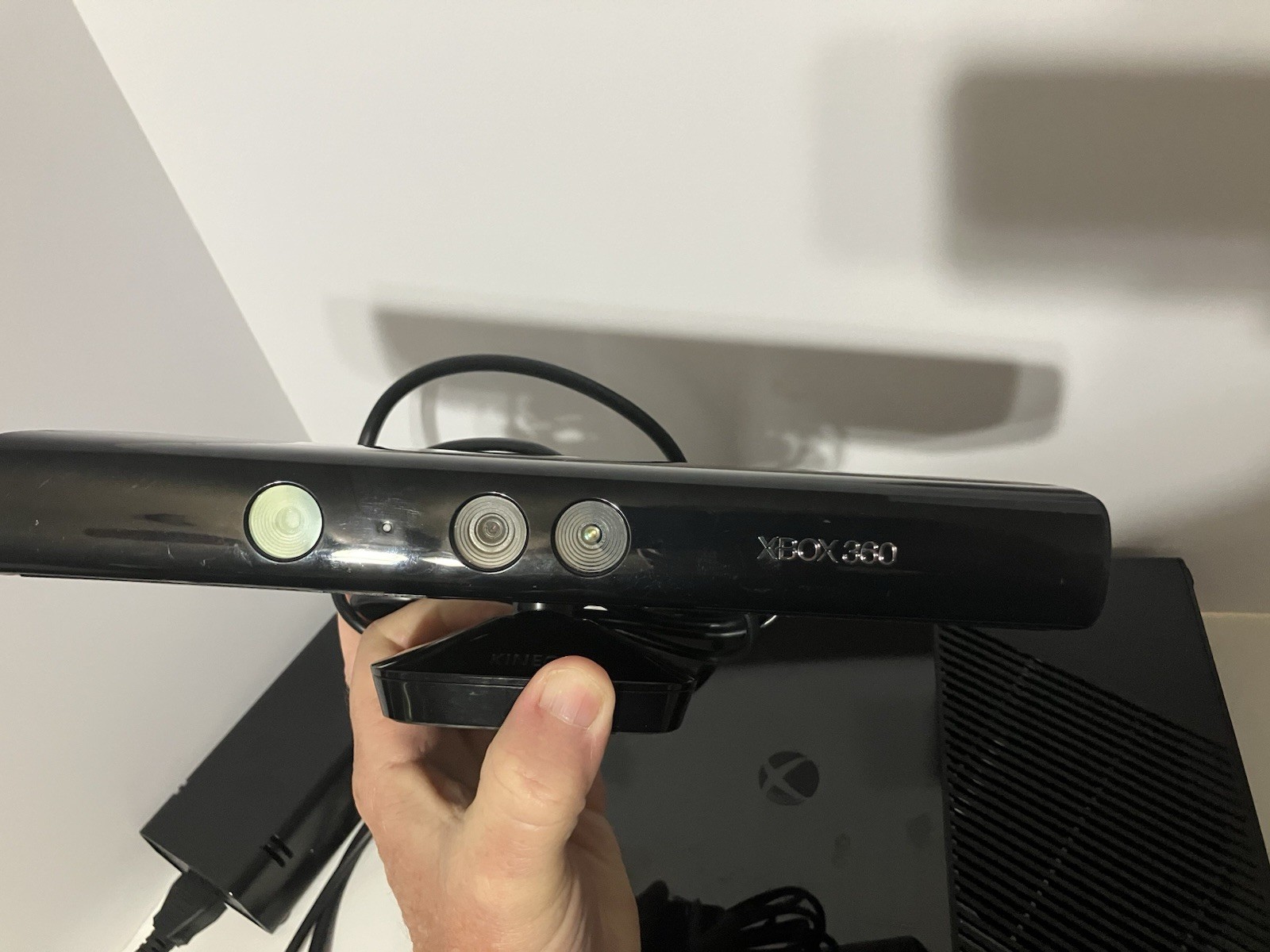 Xbox 360 E 1538 Console 250 GB HD, Cables, Kinect, Games