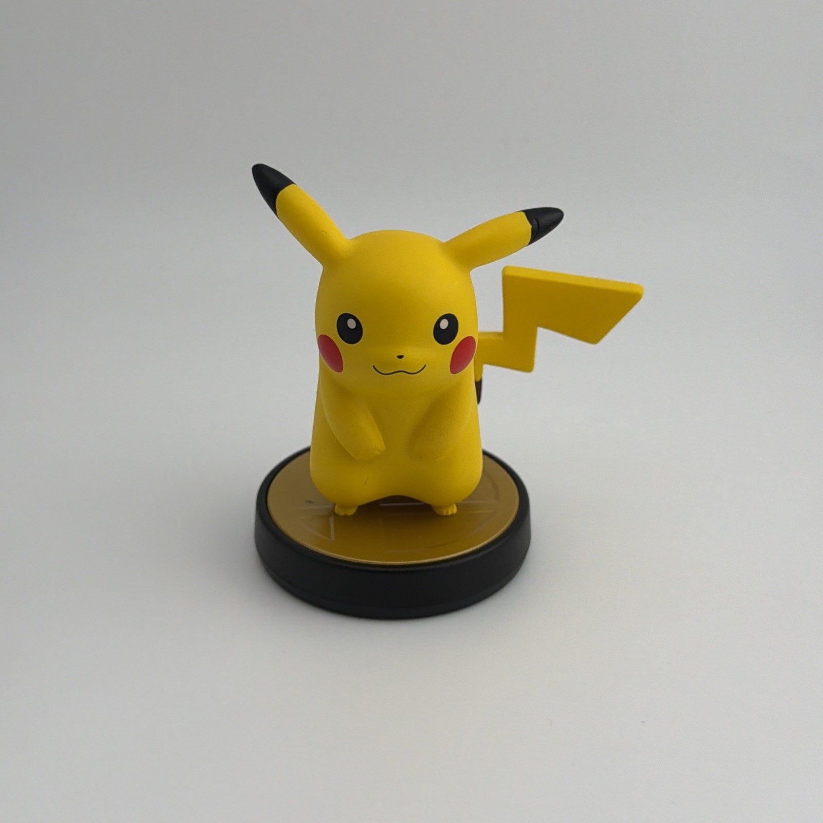 Nintendo Amiibo Pikachu Super Smash Bros NVL-001 Authentic NFC Figure