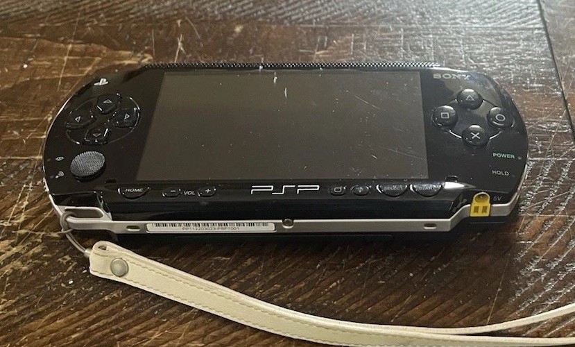 Sony PSP-1001 Console, 2 Batteries w/Charger, 4 Games, 2 Movies, Family Guy 1&2