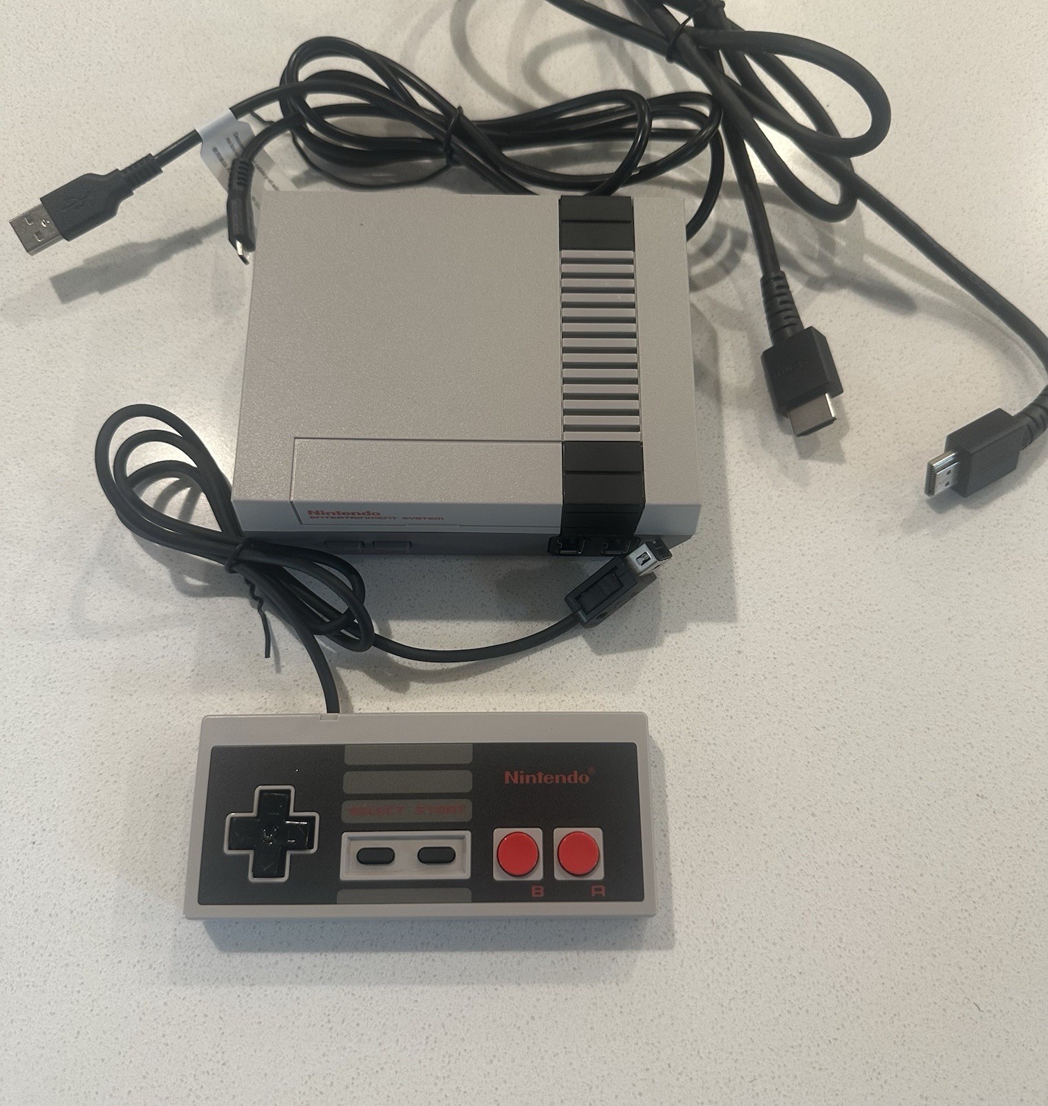 Nintendo NES Classic Edition Mini Console CLV-001 Complete Unused Damaged Box
