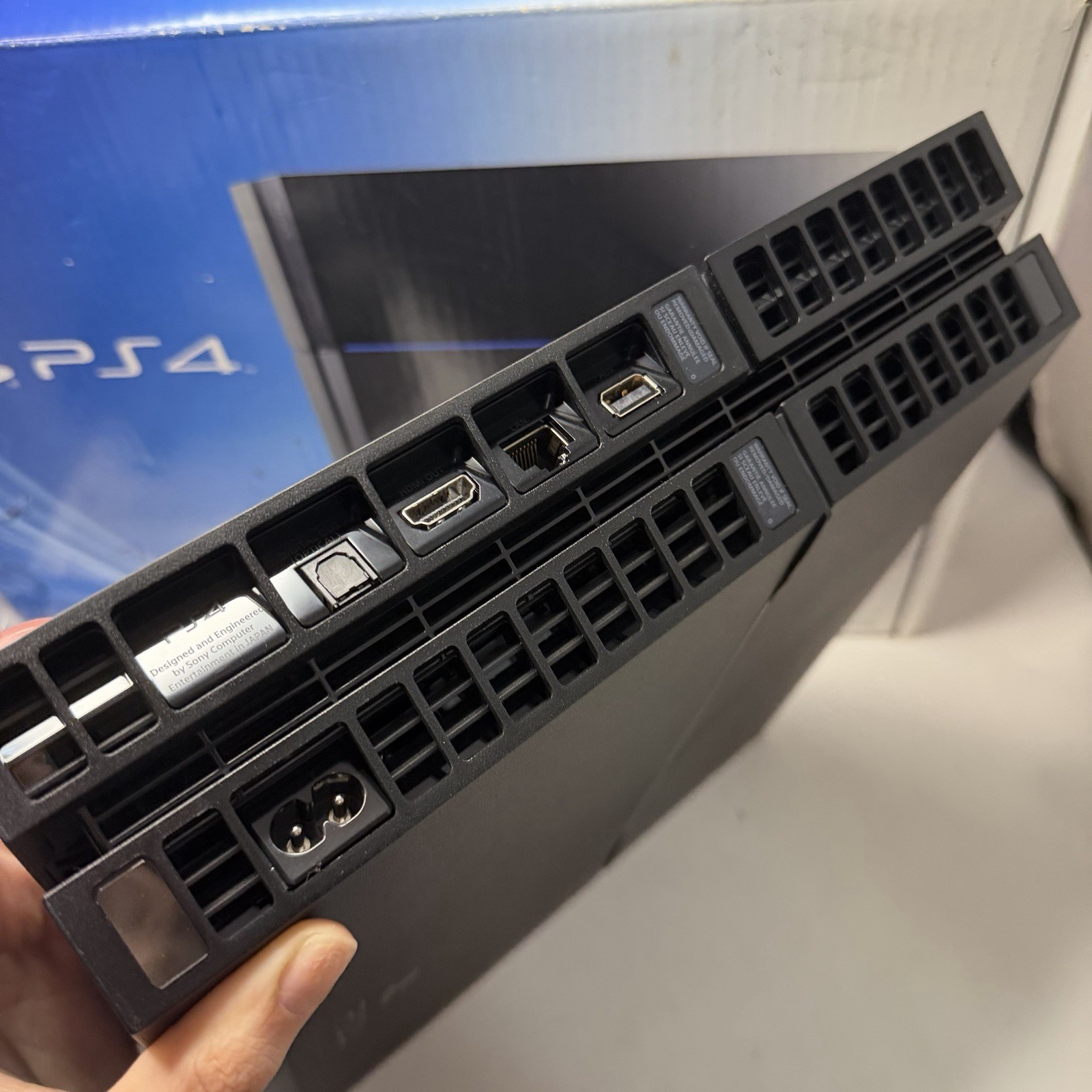 Sony PlayStation 4 PS4 500GB Controllers Games Charging Dock Box Complete Lot