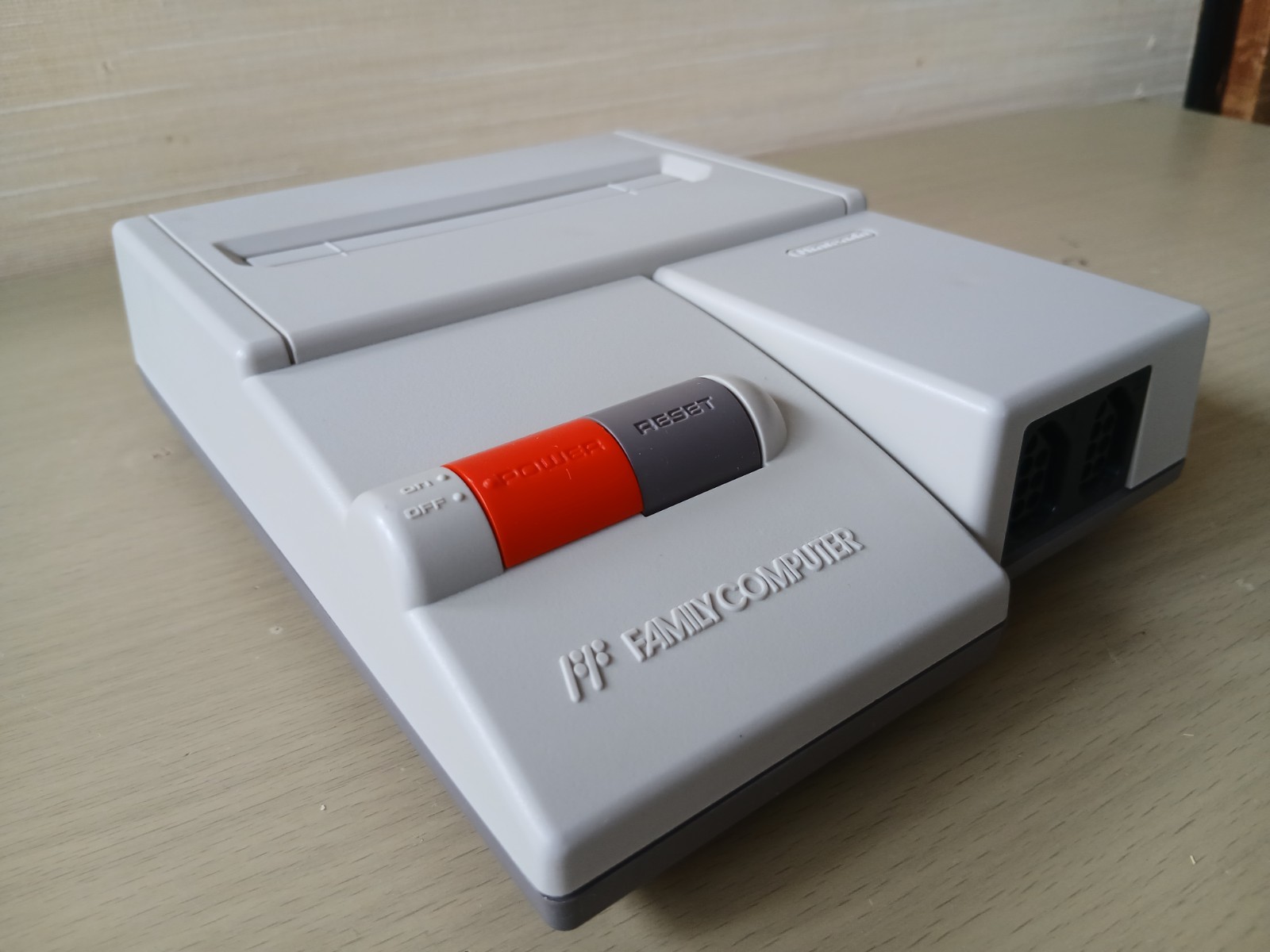 Nintendo New Famicom Console AV Complete set very good condition TESTED NES 1