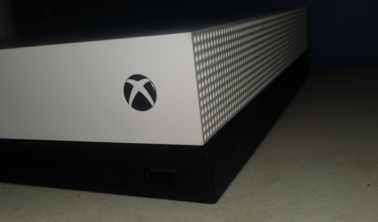 Xbox One X Robot White 1TB Console W/ Controller & 2 Games (Tested, Works!)