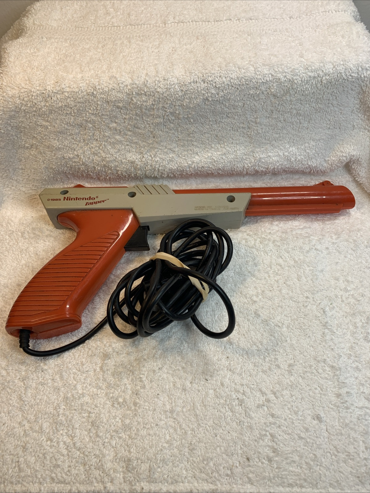 Original 1985 Orange Nintendo NES Zapper Gun NES-005 Authentic Untested