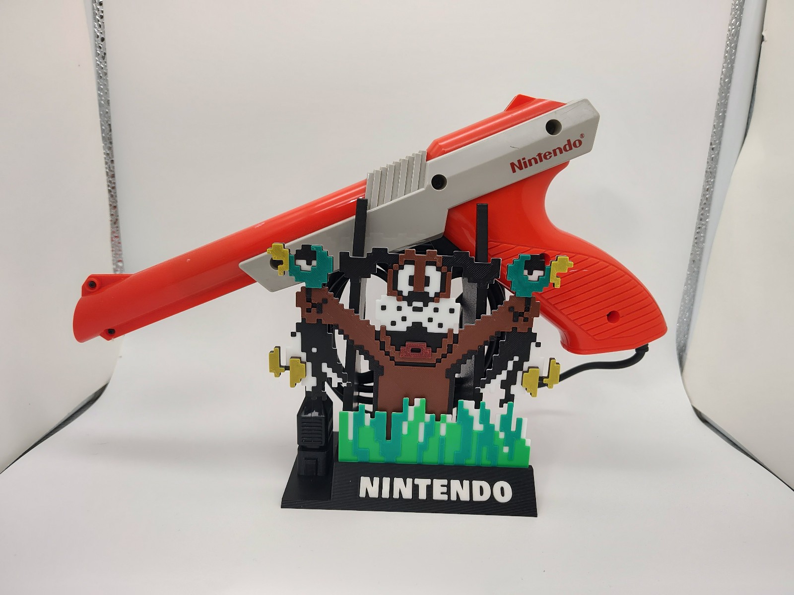 DUCK HUNT – NINTENDO NES ZAPPER DISPLAY STAND – CUSTOM COLOR OPTIONS