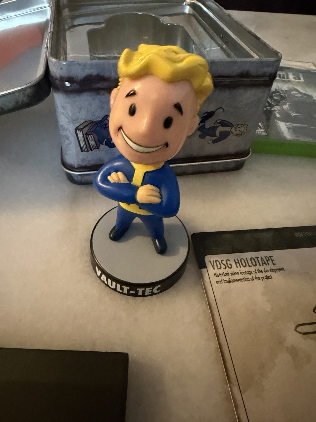 Fallout 3 Collector’s Edition Xbox 360 CIB Vault Boy Bobblehead Lunchbox