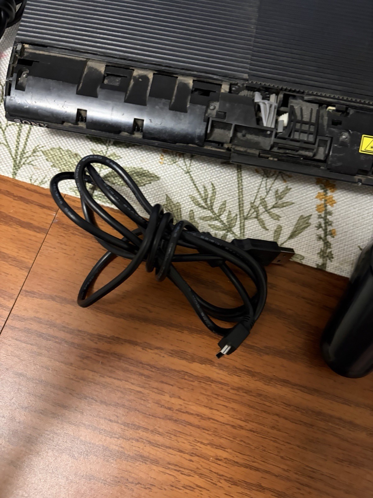 Sony PlayStation 3 Super Slim 250GB Bundle – CECH-4001B – Cosmetically Flawed