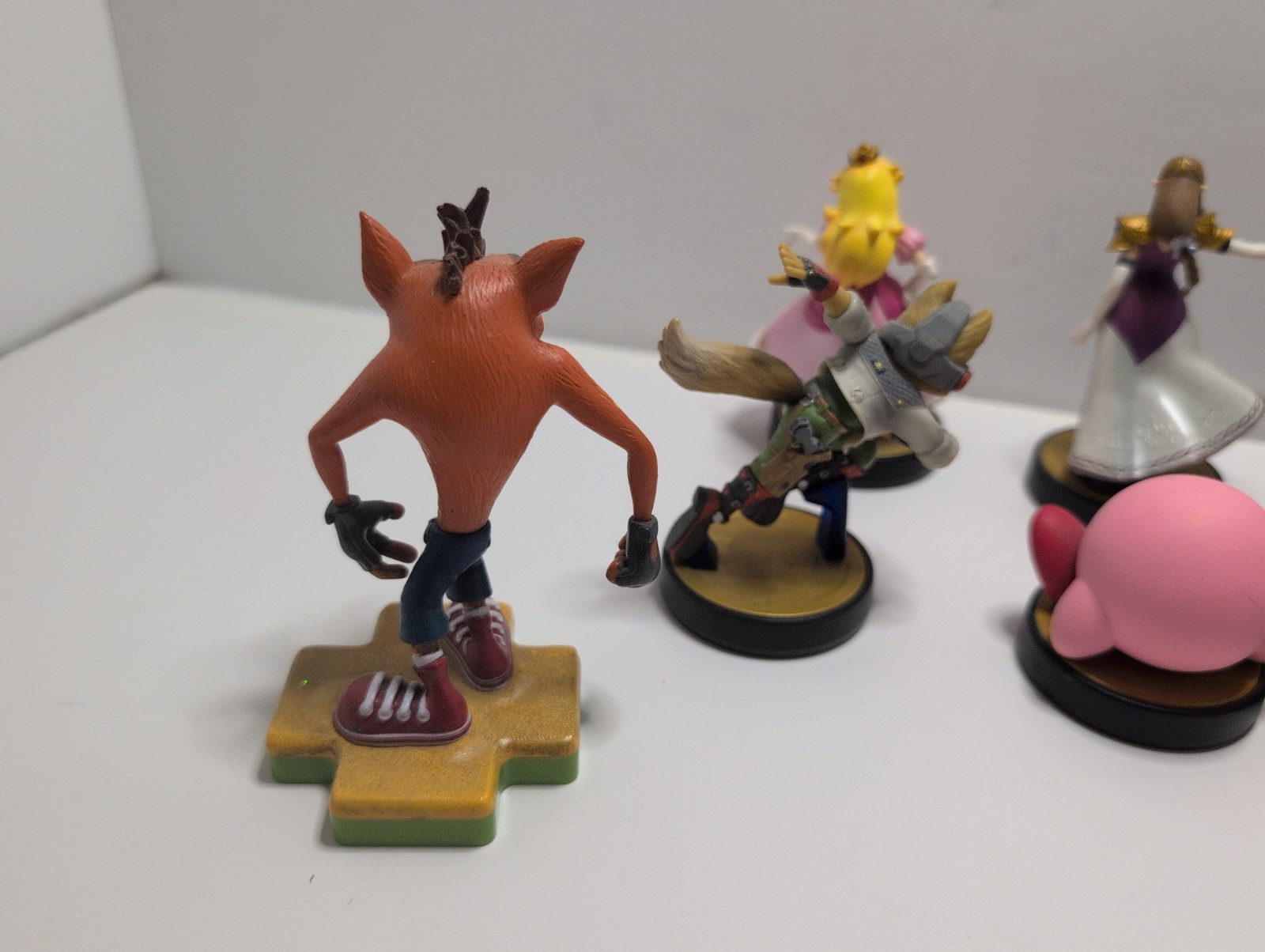 Nintendo Amiibo Lot of 10 Mario Luigi Zelda Link Kirby Yoshi DK Fox Mega Man