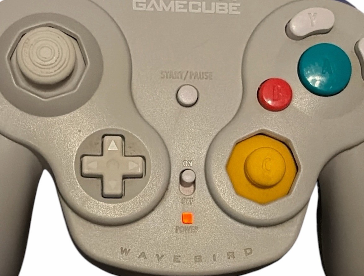 Nintendo DOLABLG2 WaveBird Wireless Controller – Grey No Receiver Lights Up