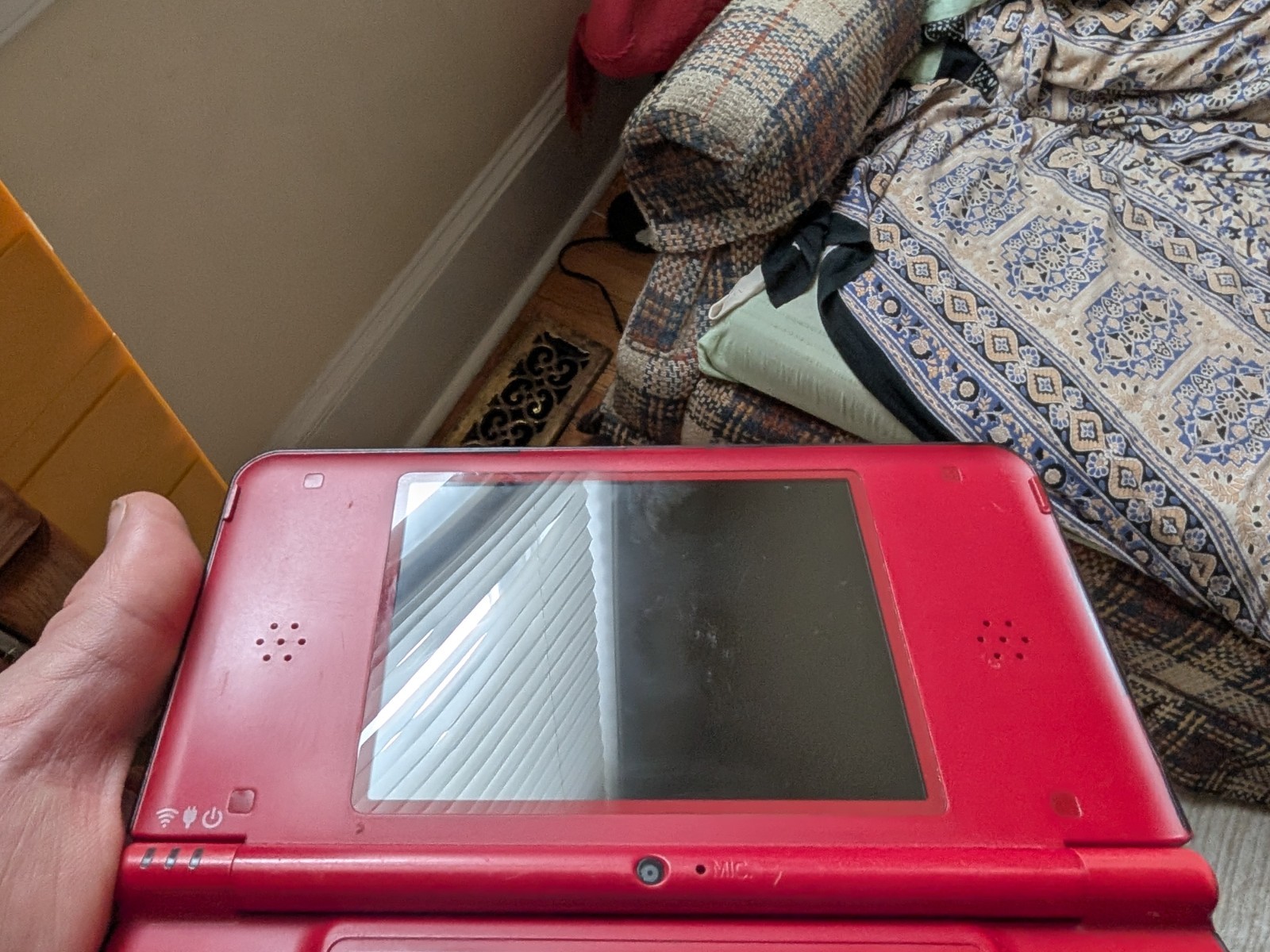 Nintendo DSi XL Super Mario Bros 25th Anniversary Edition Red