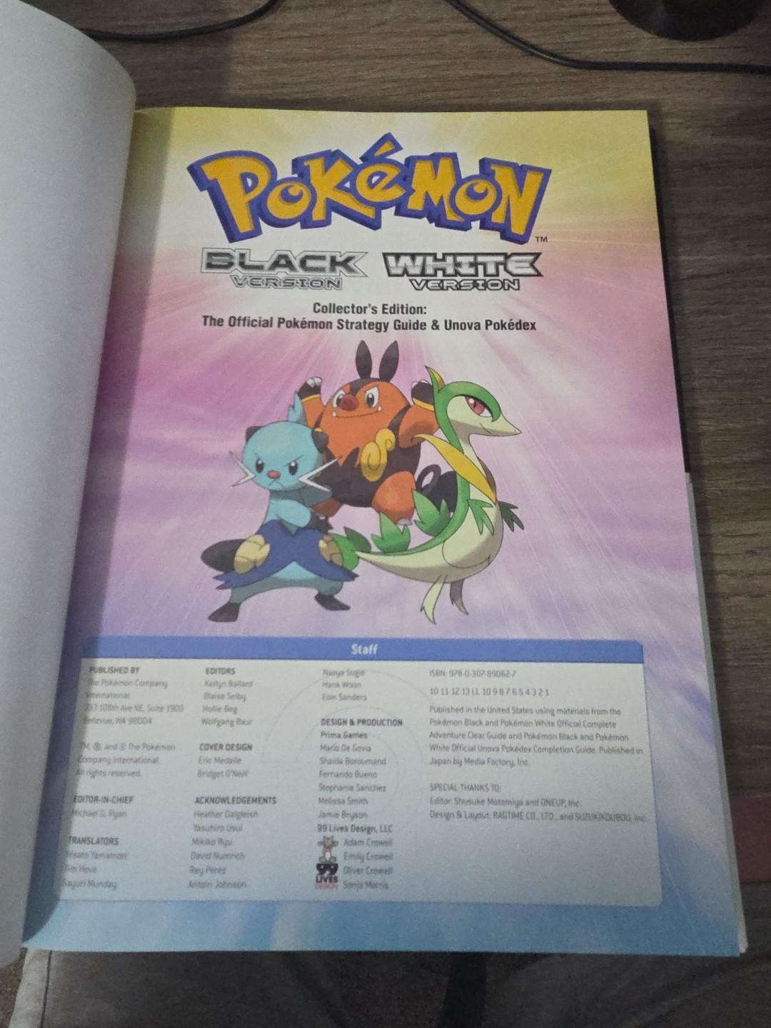 Pokemon Black and White Strategy Guide Collector’s Edition Official Guidebook