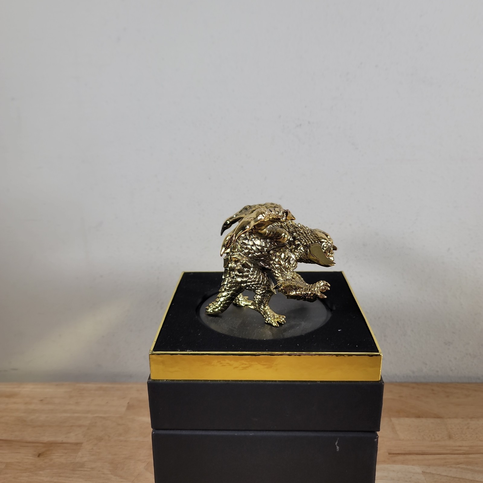 Dota 2 Baby Roshan Statue (Golden) 2020 Collectible Figure