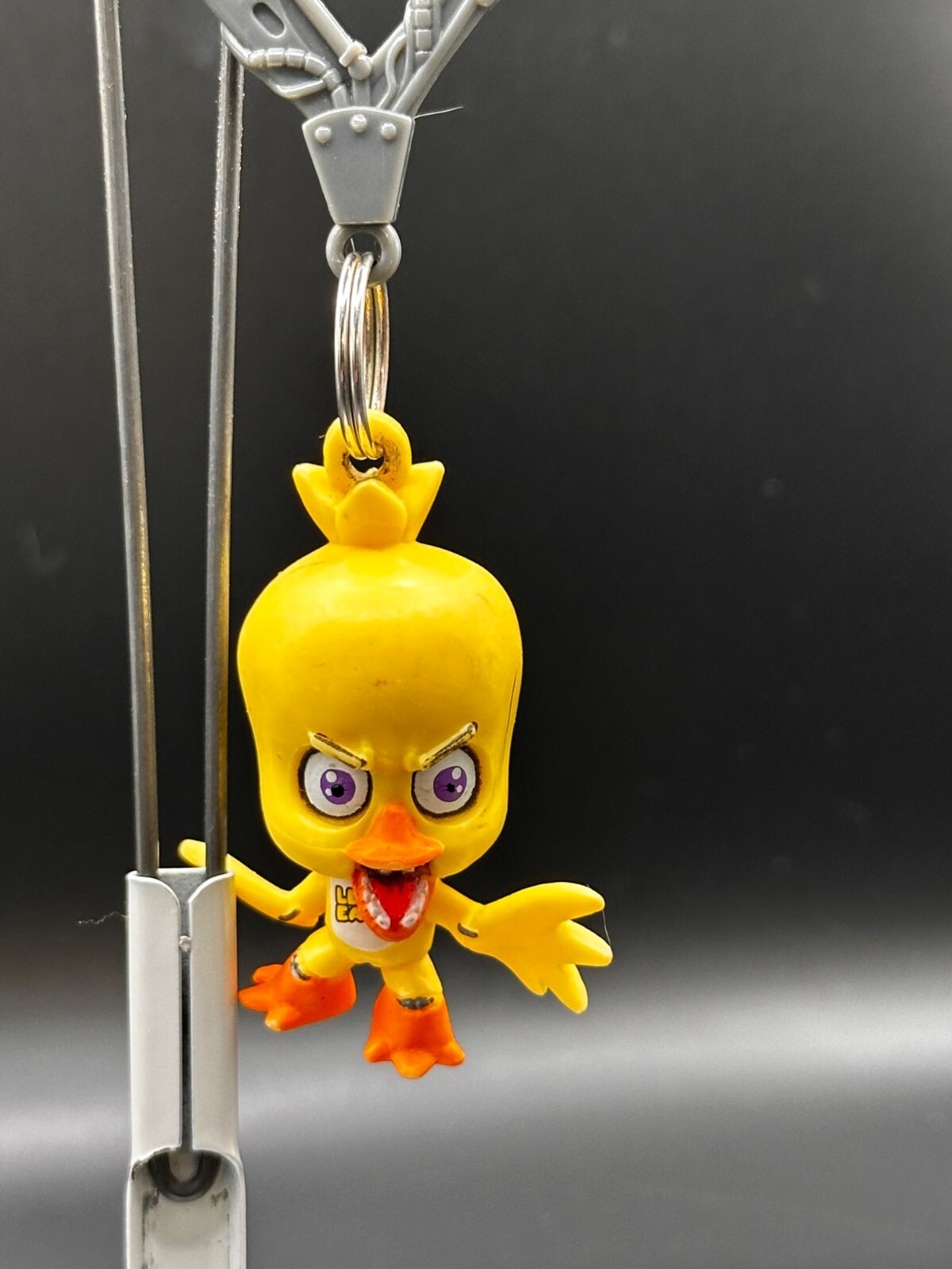 Five Nights at Freddy’s FNAF Chica Keychain backpack clip exclusive card case