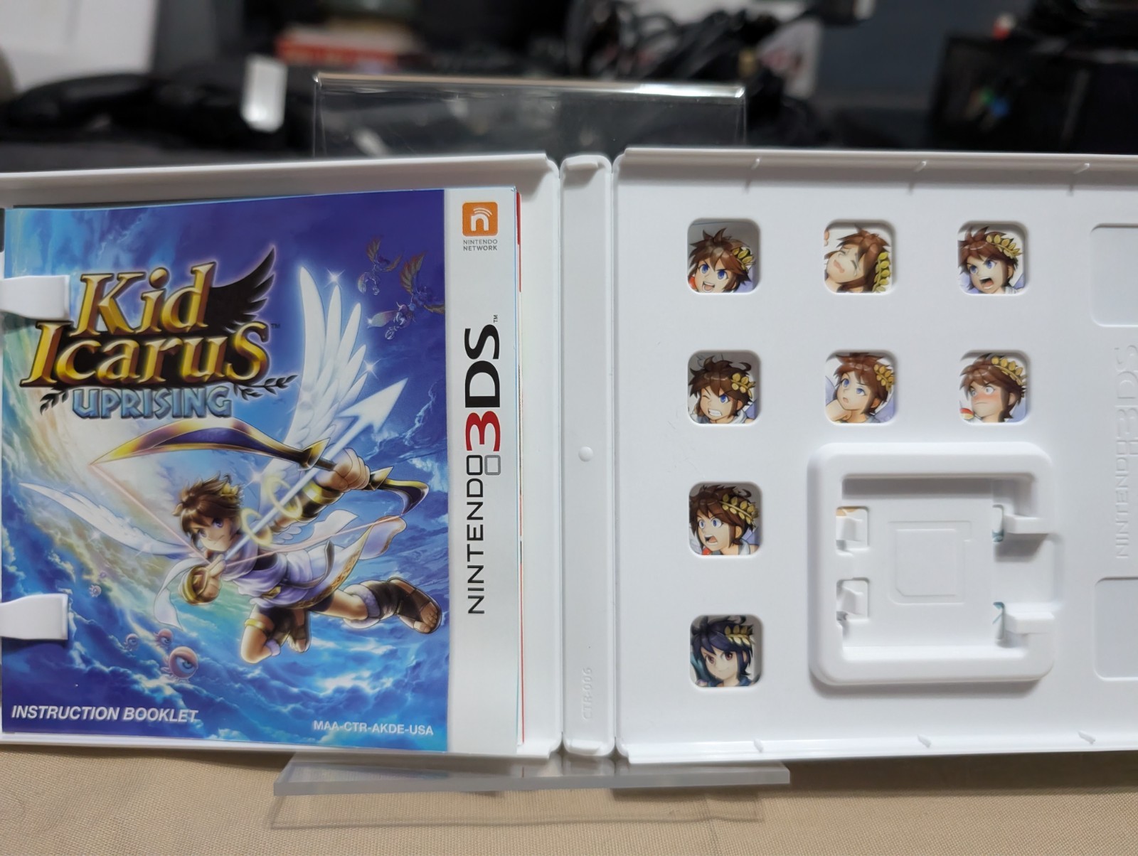 Nintendo 3DS – CASE & MANUAL ONLY, NO GAME – Kid Icarus Uprising