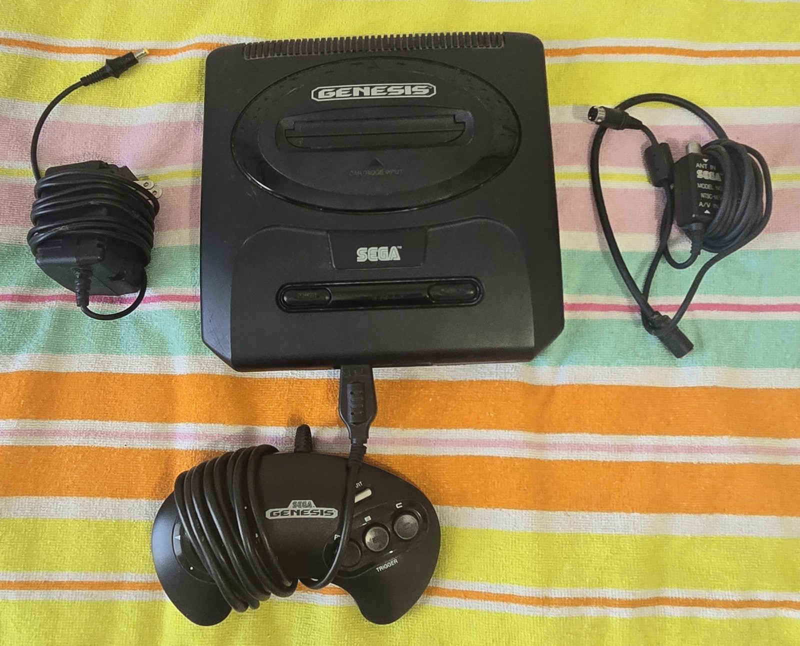 SEGA Genesis MK-1631 Console NTSC-U/C w/ Controller, RF, Power