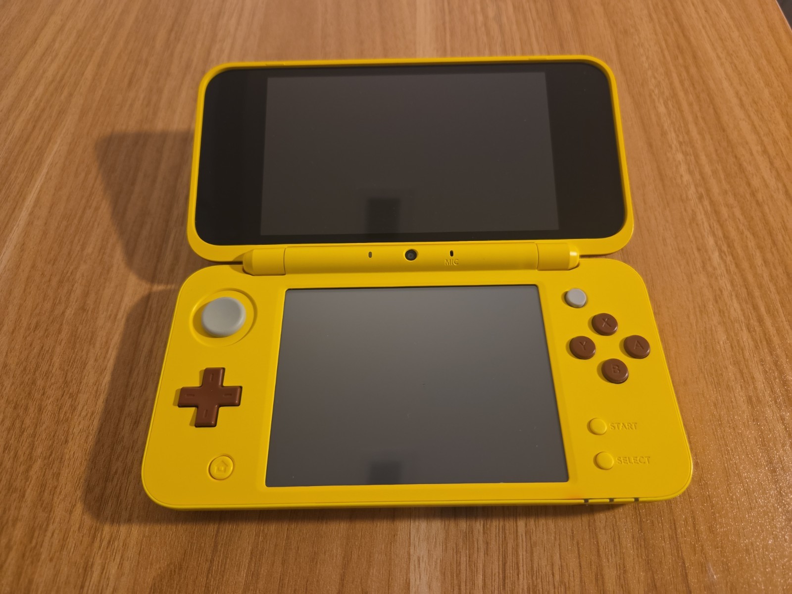 Nintendo 2DS LL XL Pikachu Edition Console Excellent Condition
