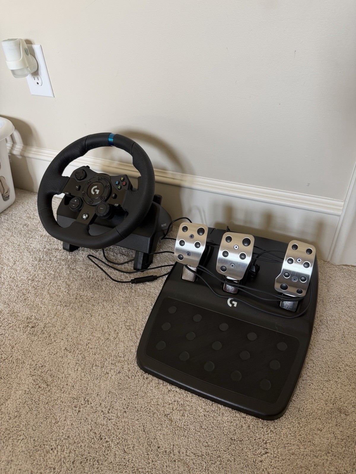 Logitech G923 TRUEFORCE Racing Wheel + Pedal Set for Xbox/PC