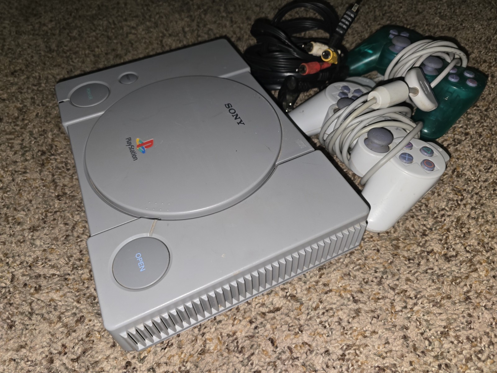 Sony PlayStation 1 Console + 2 Controllers & Cables & Coolboarders 3 Video Game
