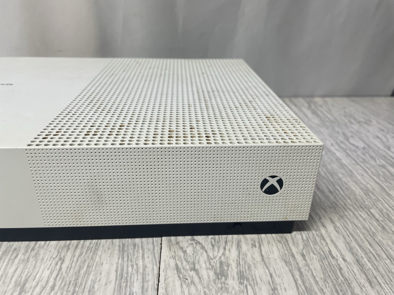Microsoft Xbox One S All-Digital Edition Console 1681 – For Parts Only