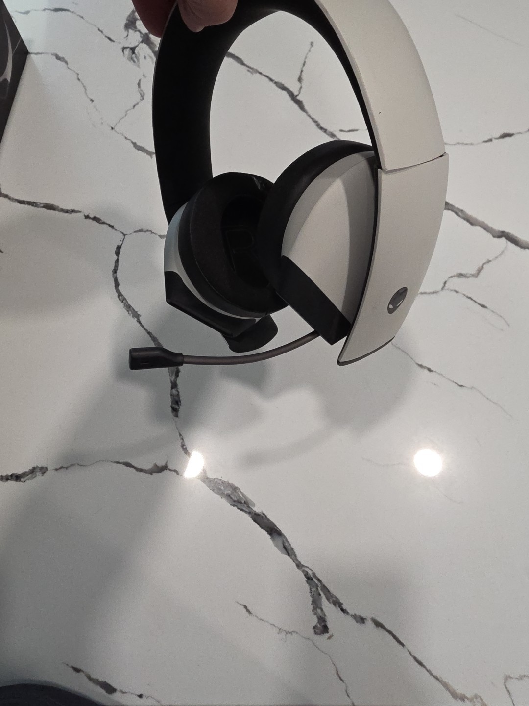Alienware Ear-Cup (Over the Ear) 7.1 PC Gaming Headset Gray – AW510H