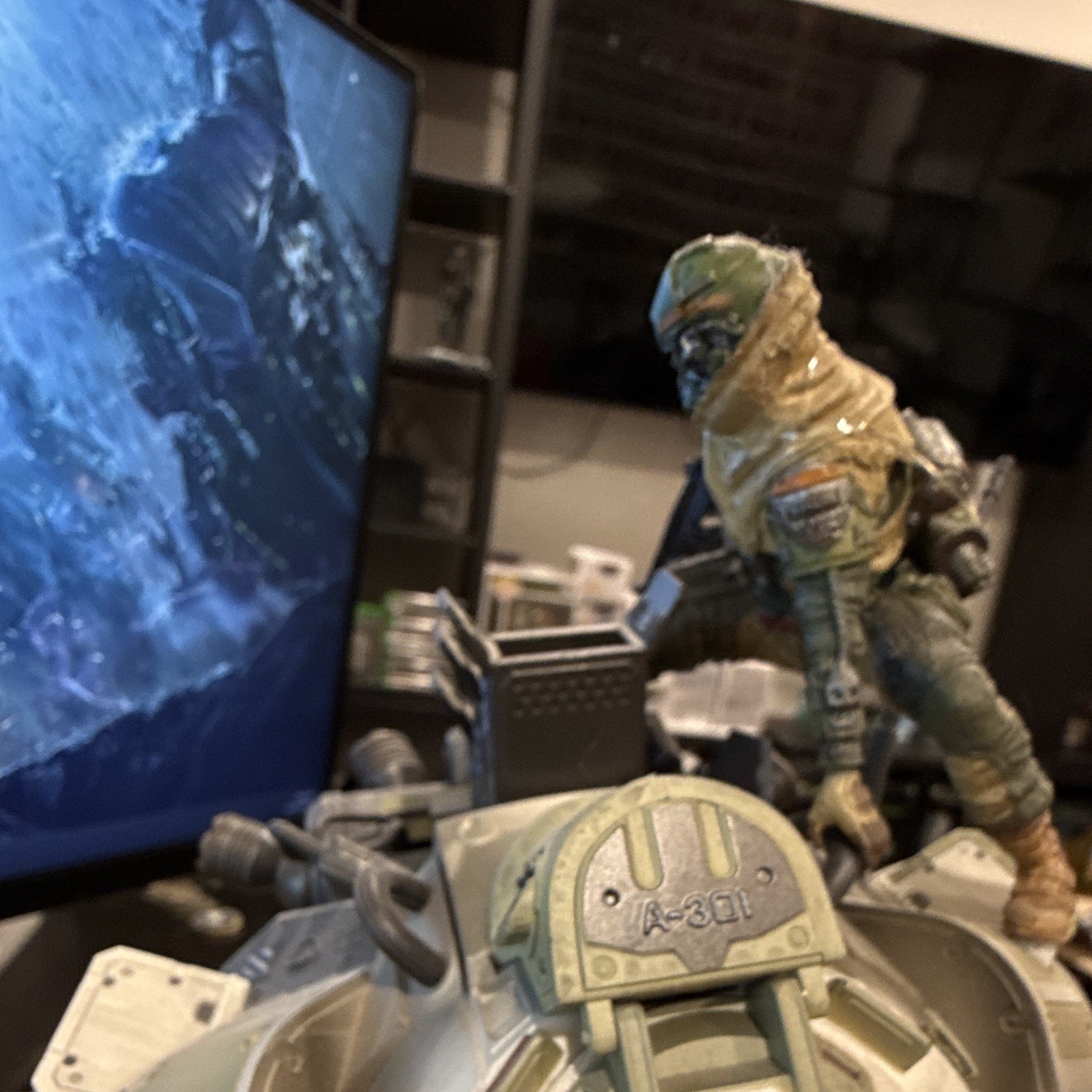 Titanfall 2 Collectible Mech Statue/Figure w/ Pilot & “TITANFALL 2” Bracelet
