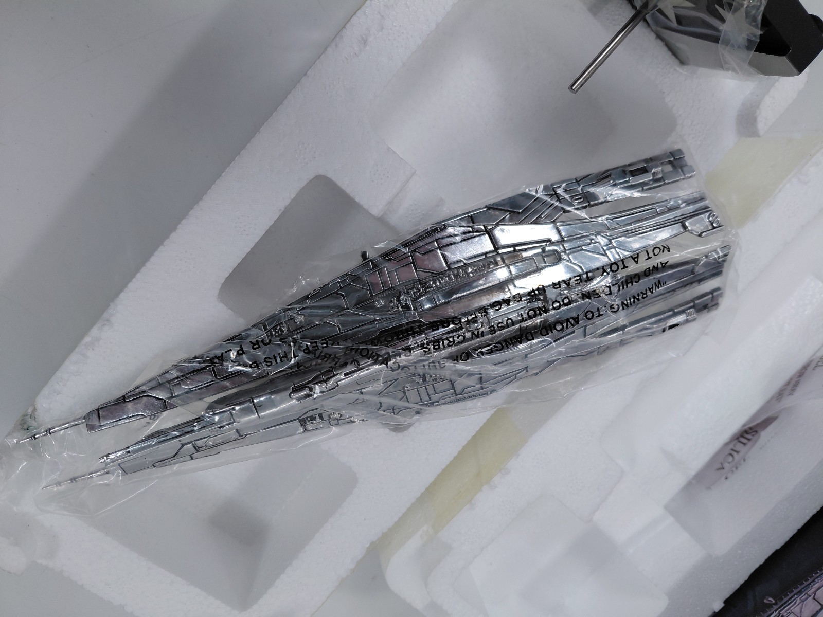 Mass Effect Alliance Cruiser Replica Model Dark Horse Silver Edition