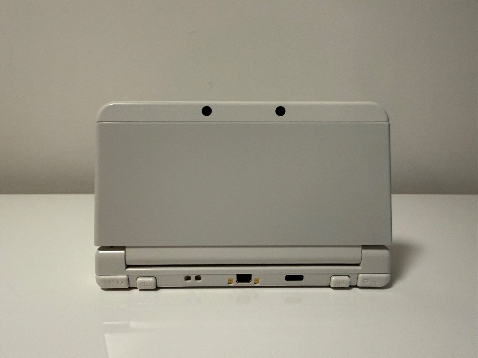 Used “New Nintendo 3DS” Super Mario Edition – White