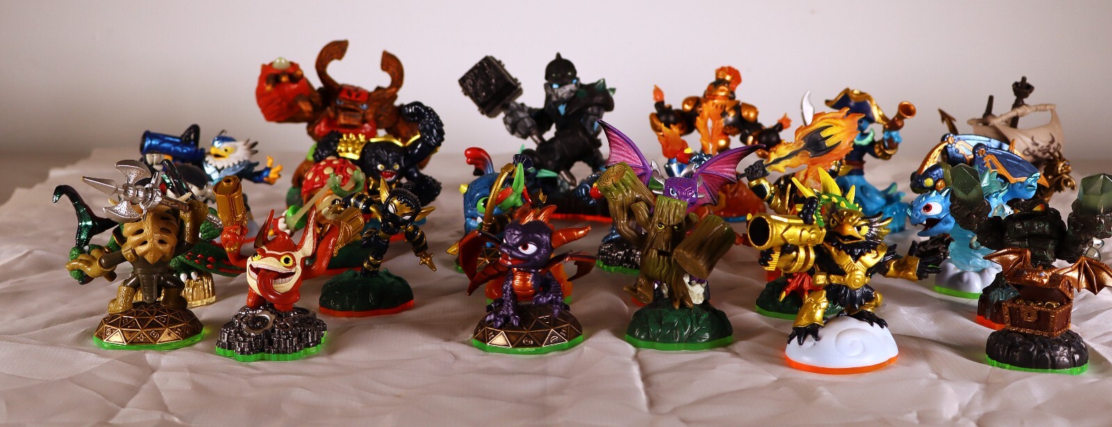 Huge Lot of 29 Skylanders Figures for Wii – Rare & Popular Characters Included!
