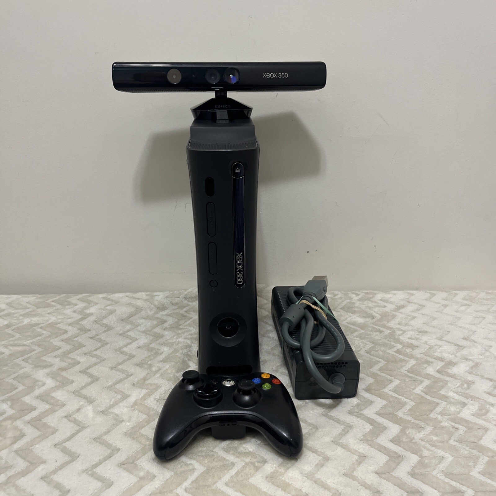 Microsoft Xbox 360 120GB Console With Power Adapter , Controller & Motion Cam