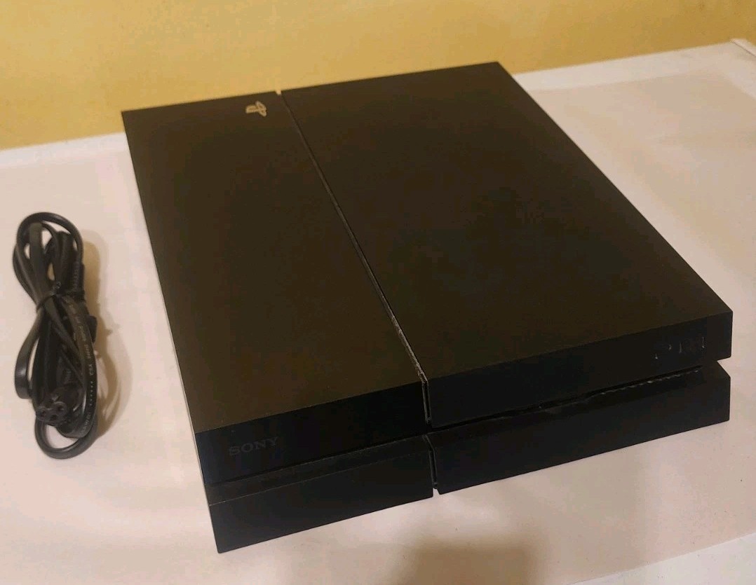 Sony PS4 W/New Controller & 4 Games CUH-1115A 500GB Console Works Great!!