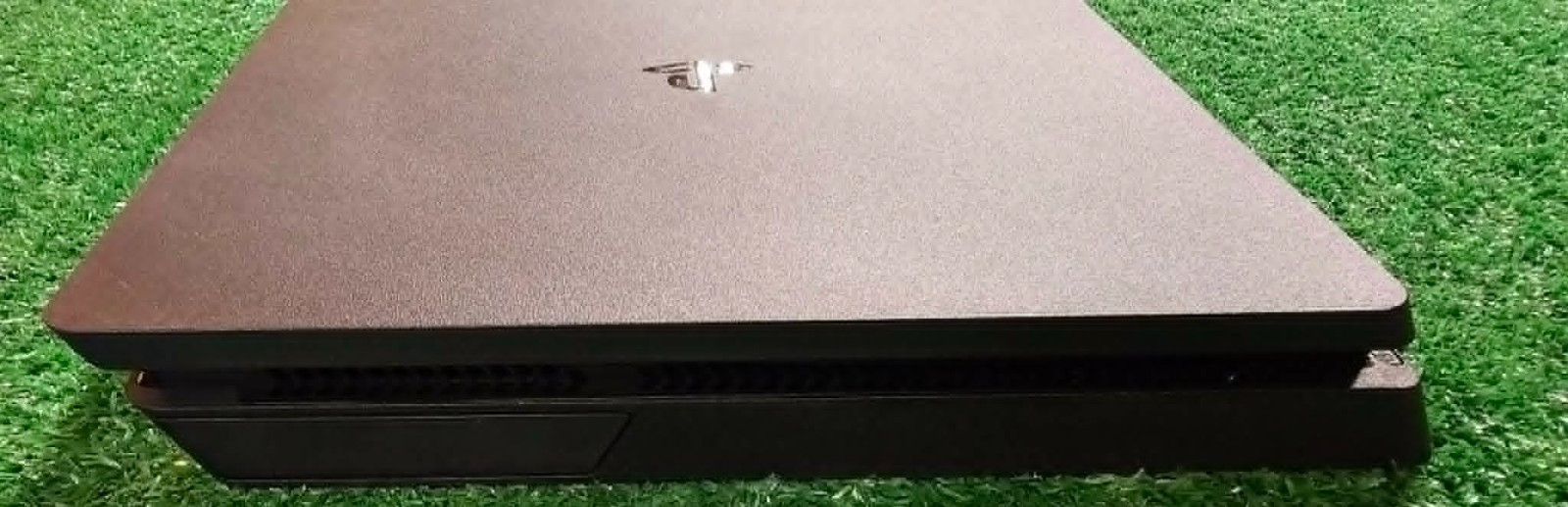 Sony PS4 Slim 1TB Console Bundle (5 Games, 2 Controllers) TESTED