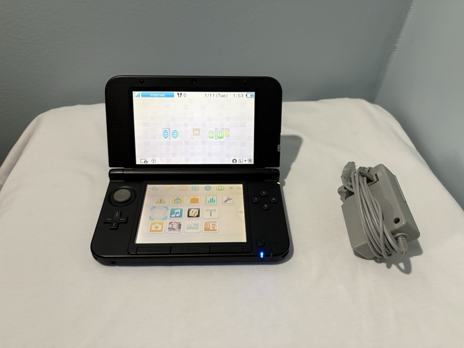 Nintendo 3DS XL Light Blue– Tested & Working With Charger