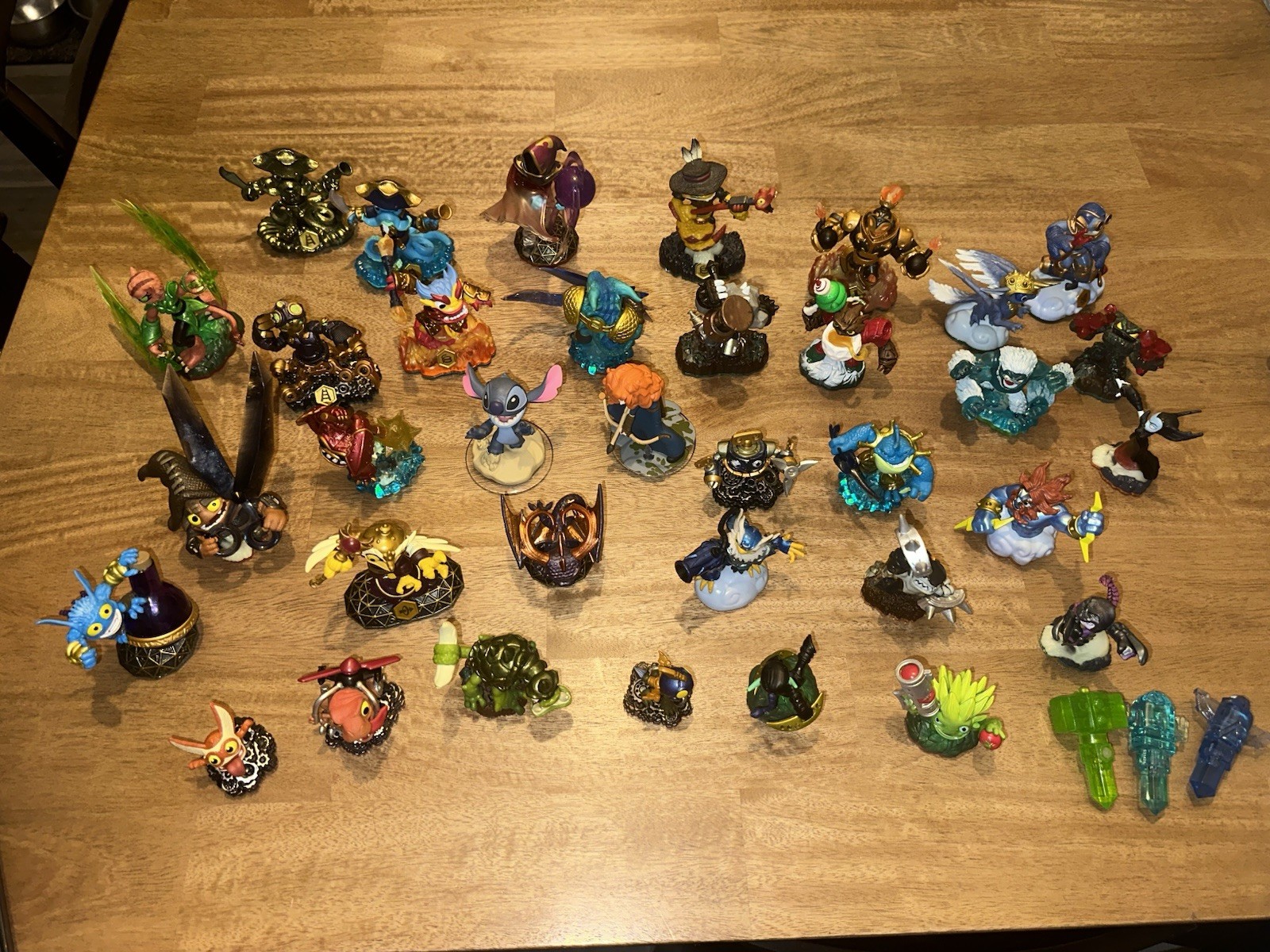 38 pc. Skylanders Trap Team. Enigma, Short Cut and many more!