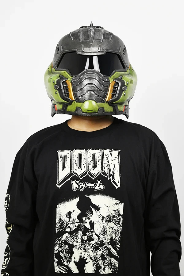 Doom: The Dark Ages Doom Slayer Wearable Helmet LED Bundle + Keycard x3 Patches