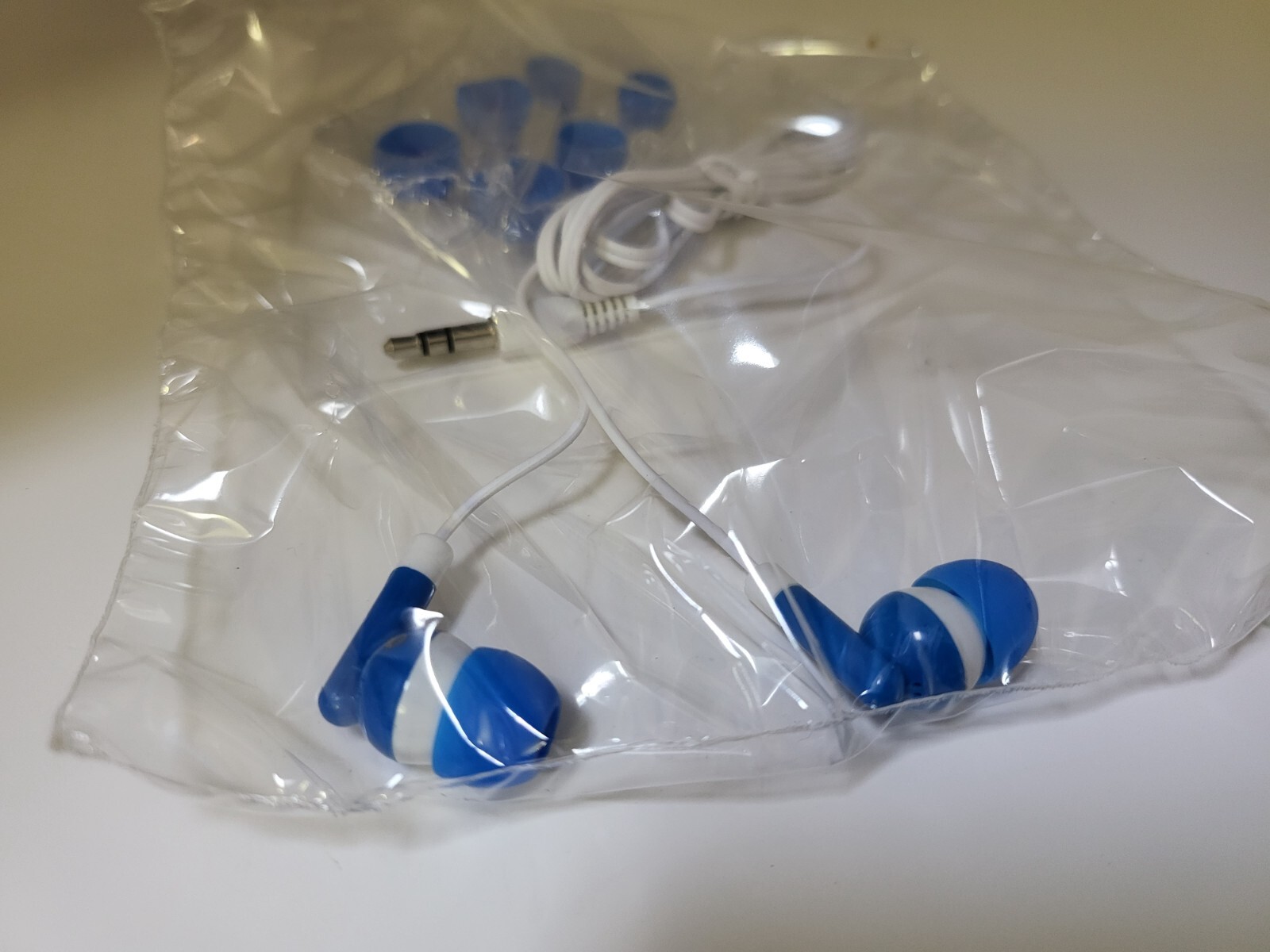 NEW In Ear Earphones Earbuds Headphones 3.5mm Jack (4 Sizes) for 3DS & 3DS XL V8