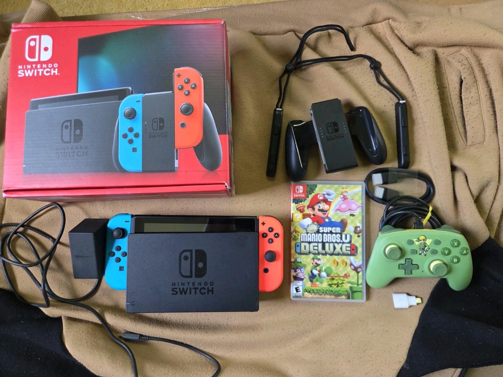 Nintendo Switch V2 32GB w/Box w/ Mario Bros U Deluxe & Controller WORKS/READ