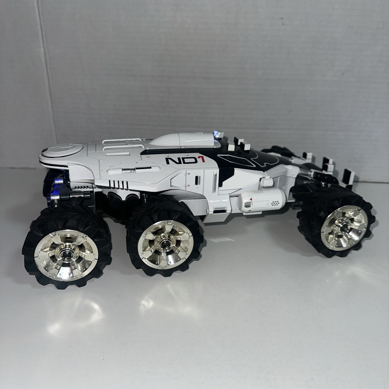 Mass Effect Andromeda Nomad ND1 Collector’s Edition Die Cast Replica Loose