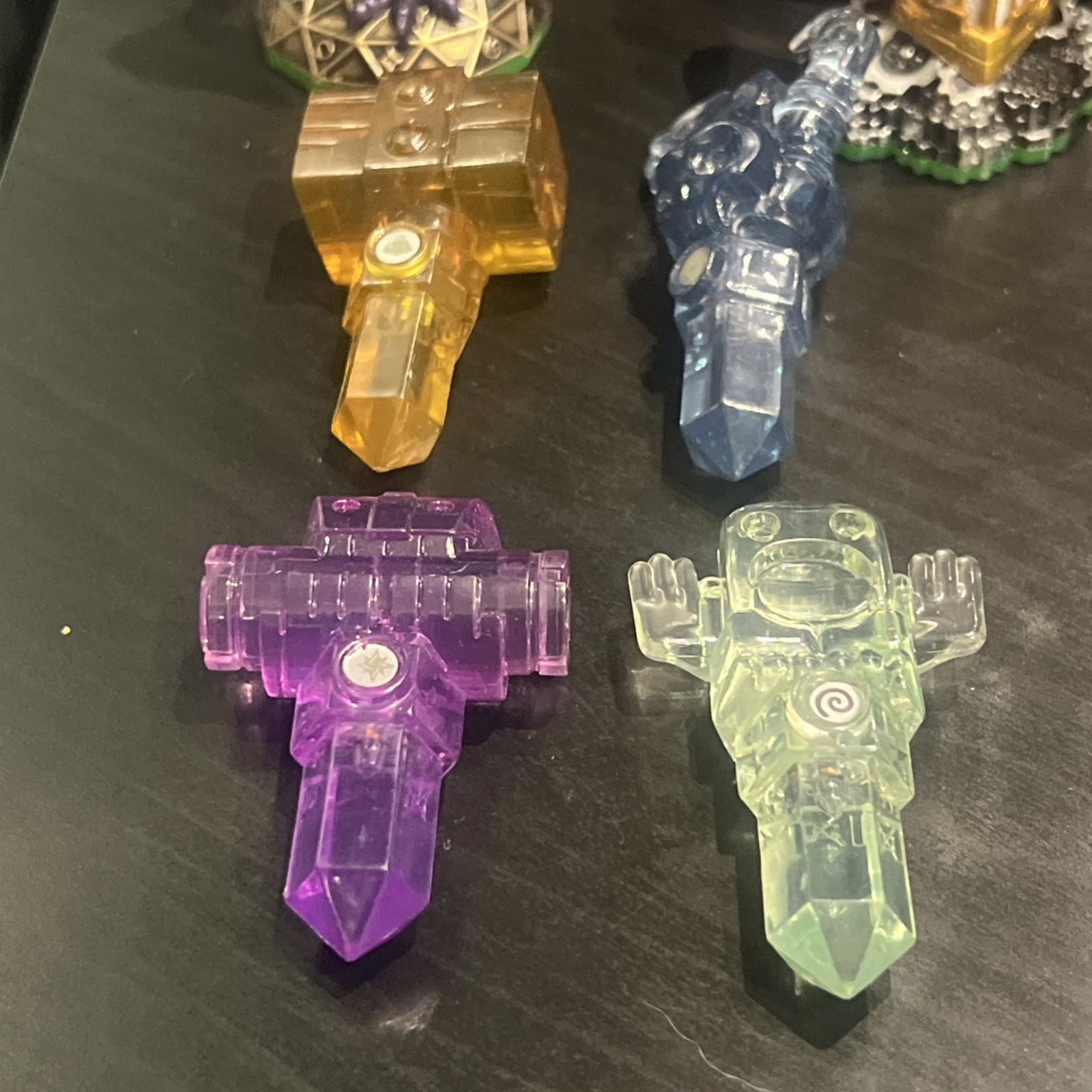 Skylanders Figures and Crystal Traps Vehicle w Skylanders Giants Carrying Bag