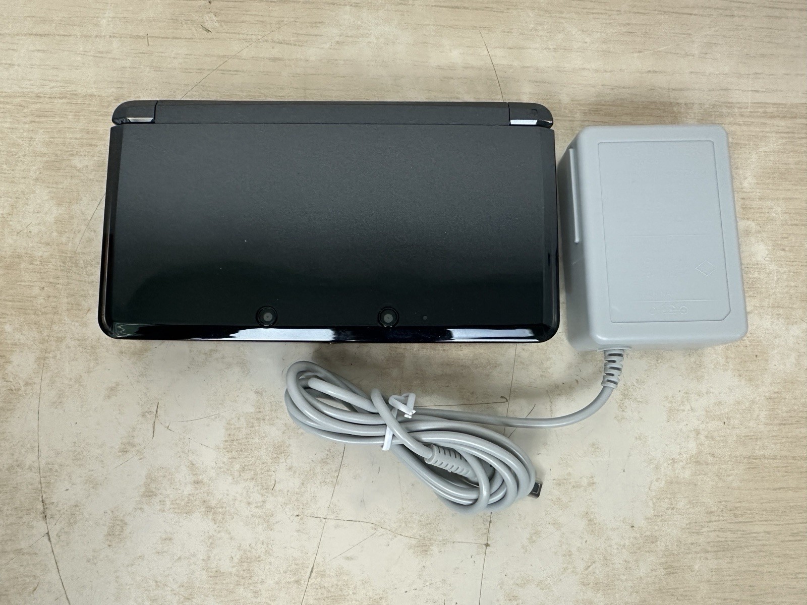 Nintendo 3DS Handheld CTR-001 Cosmo Black USA Version w/ Charger/Stylus – WORKS!