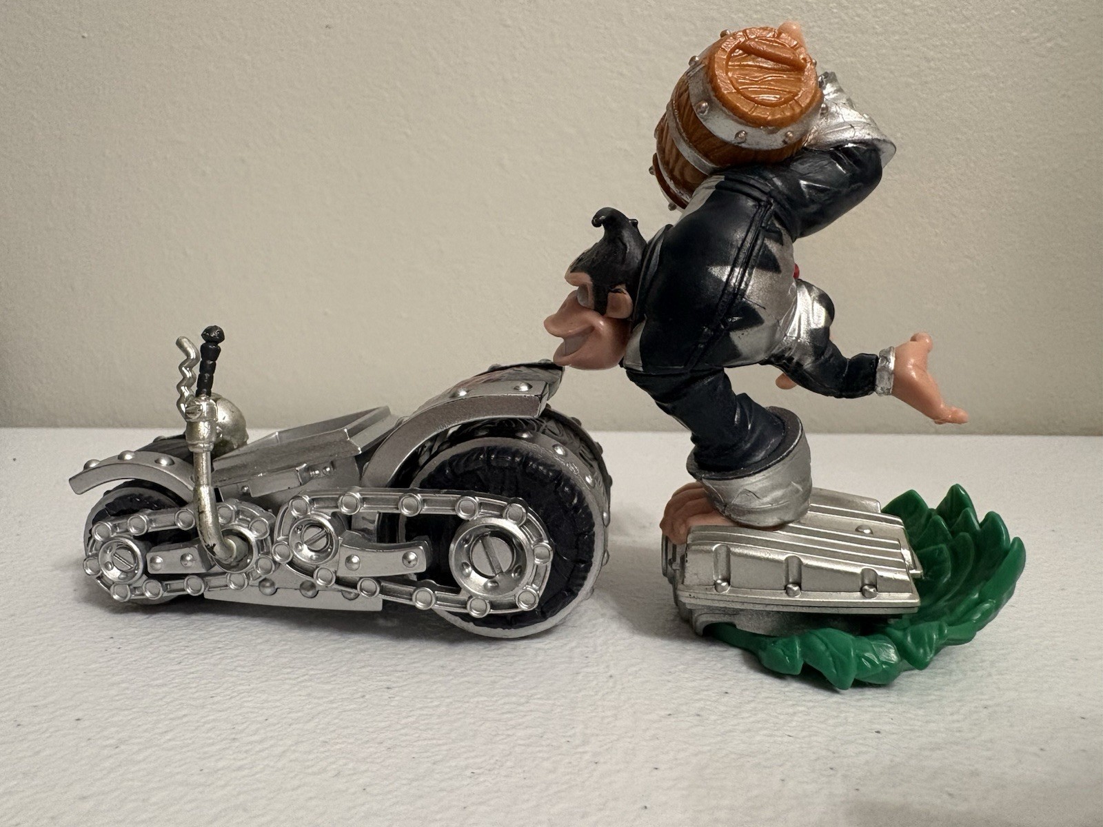 Skylanders Superchargers Dark Turbo Charge Donkey Kong W/ Dark Barrel Blaster