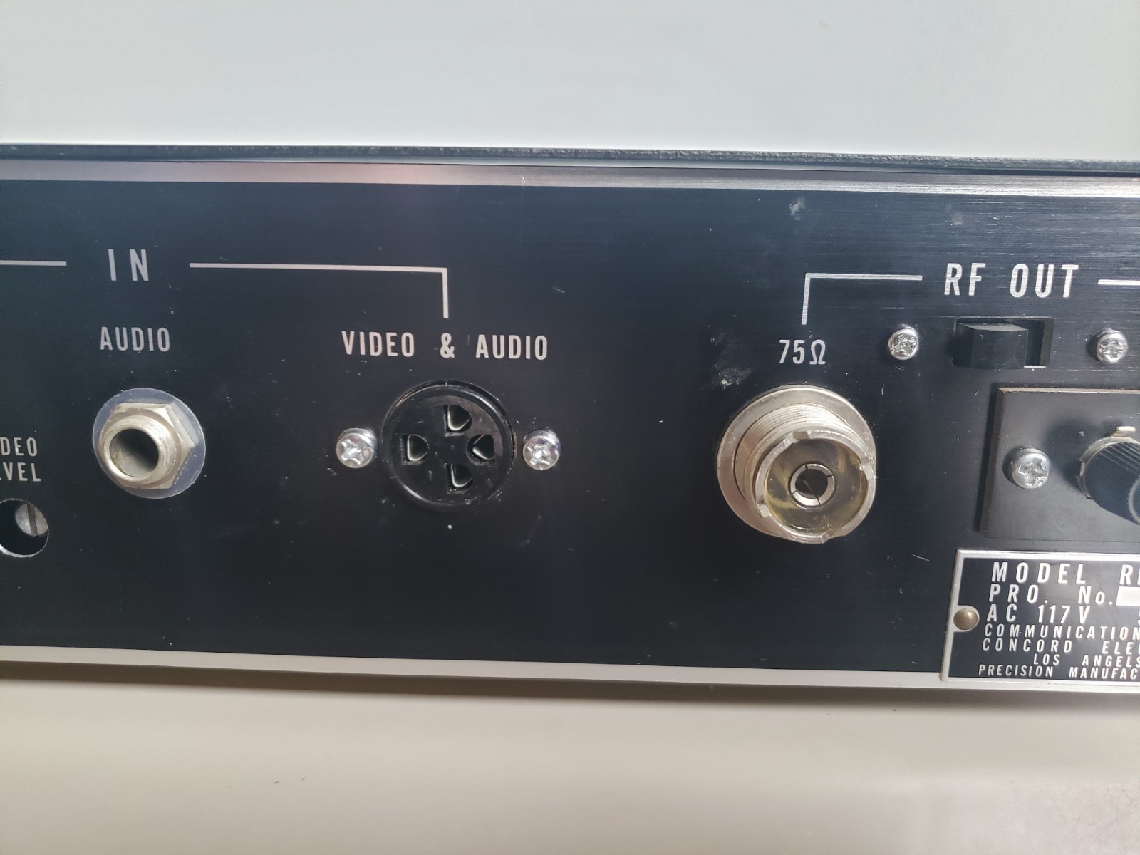 Color RF CONVERTER Modulator, Retro Video Gaming, CRT, High Quality, Excellent