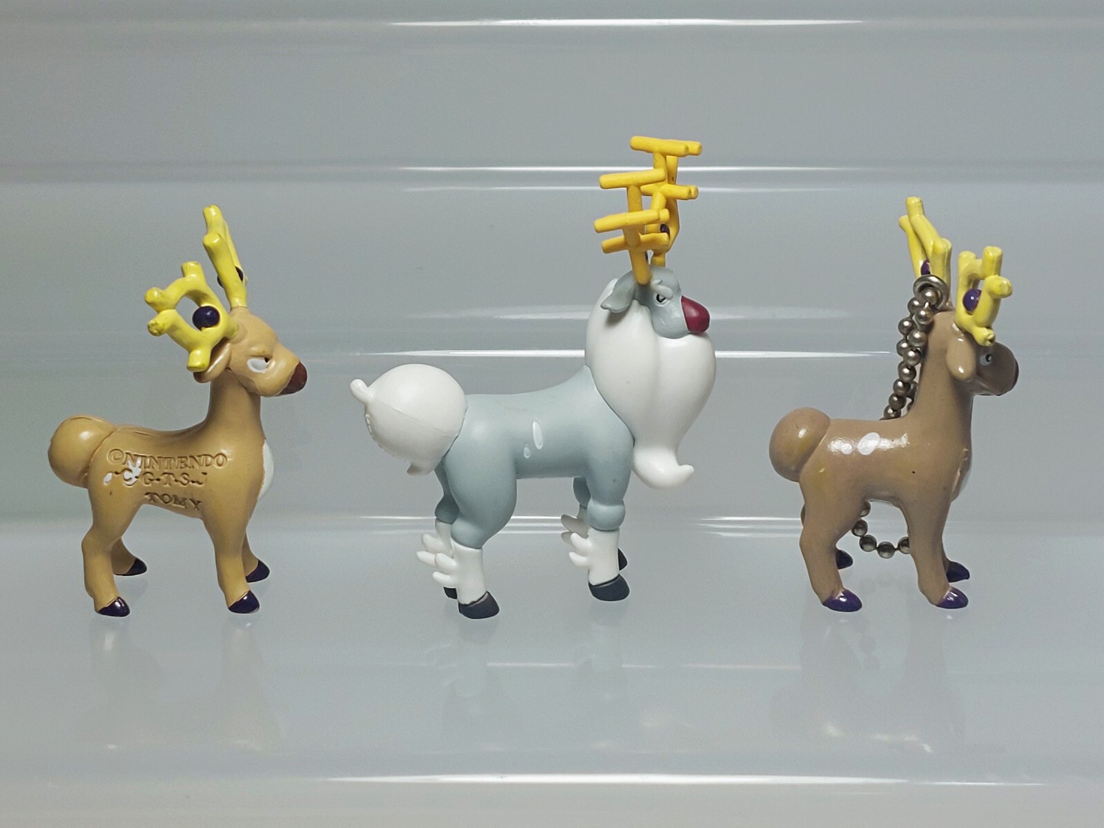 Wyrdeer Stantler Pokemon Figure & Keychain Tomy T-ARTS Furuta 2.1-2.4in