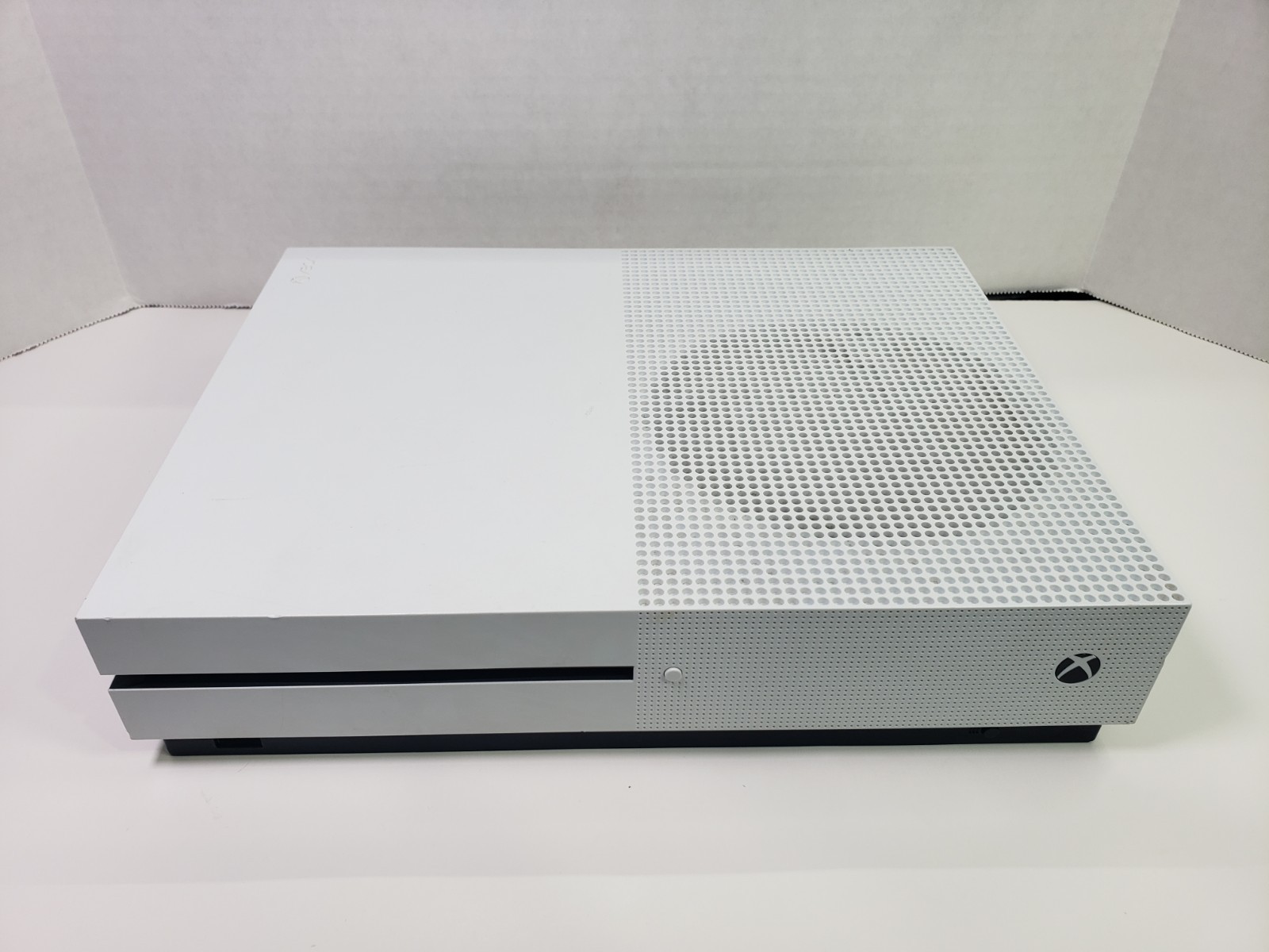 Microsoft Xbox One S 500GB Video Game Console Bundle. Tested/working