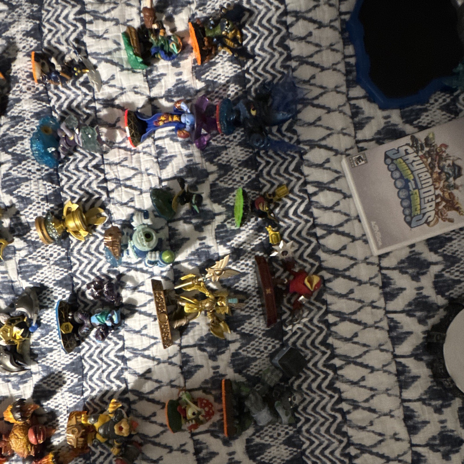 Activision Skylanders lot 25+ Wii + Portal/Base + Stealth Elf