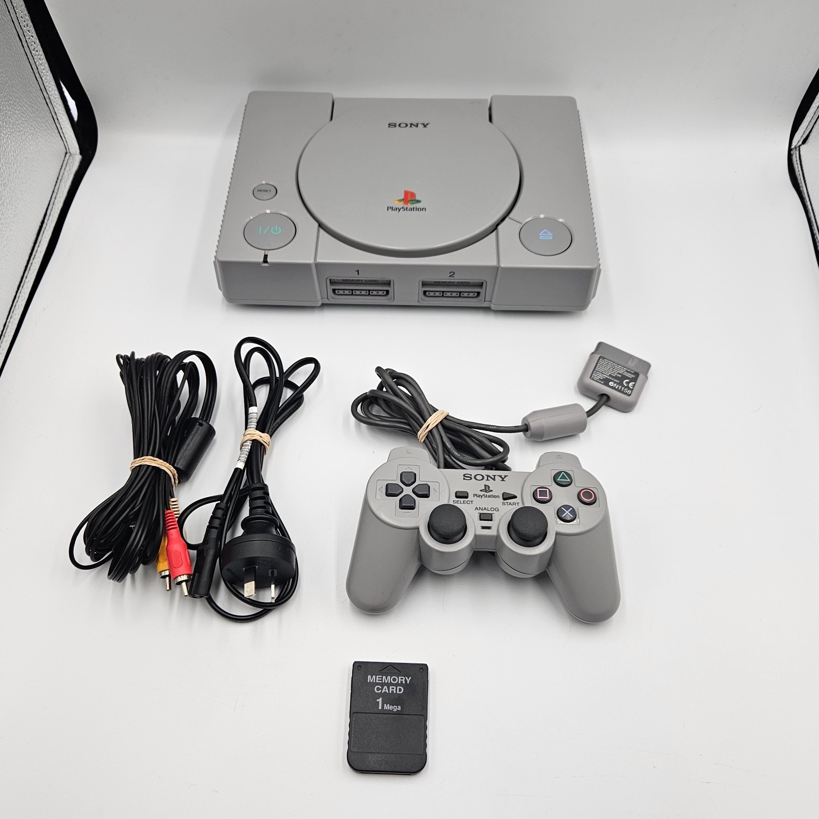 PS1 Pack – Sony PlayStation 1 SCPH-7502 PAL – Controller, Memory Card – Tested