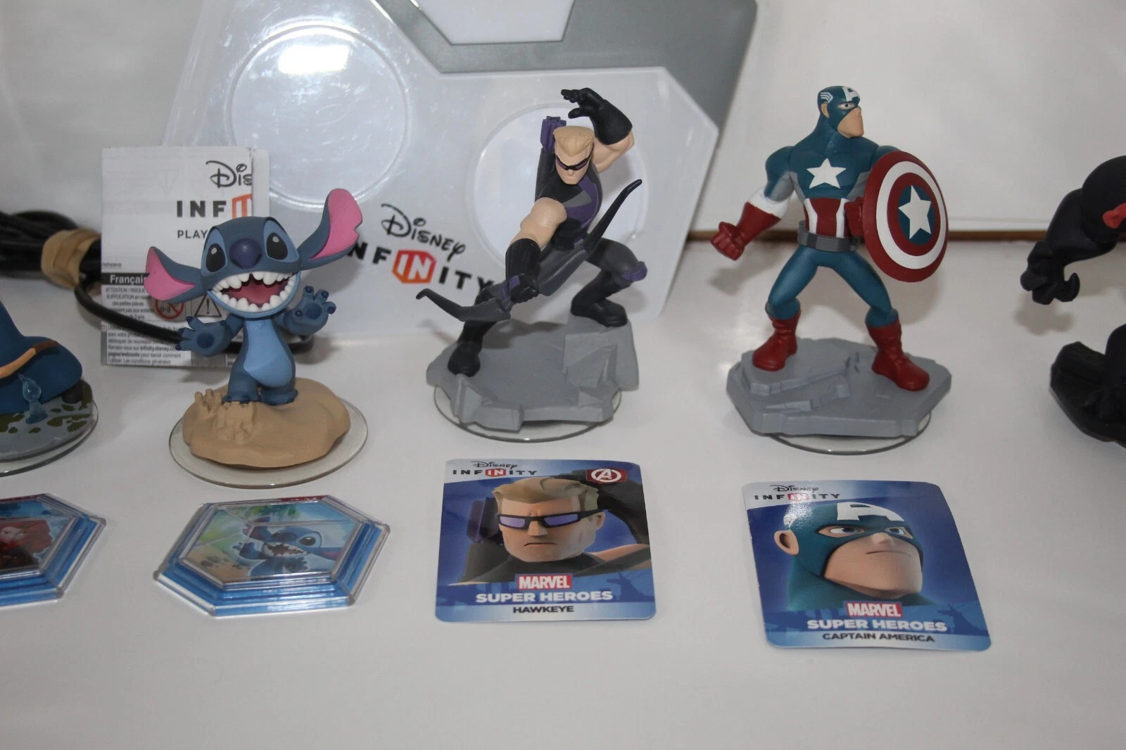 Disney Infinity 2.0 Base Portal Lot 5 Figures Marvel Stitch Merida Venom Hawkeye