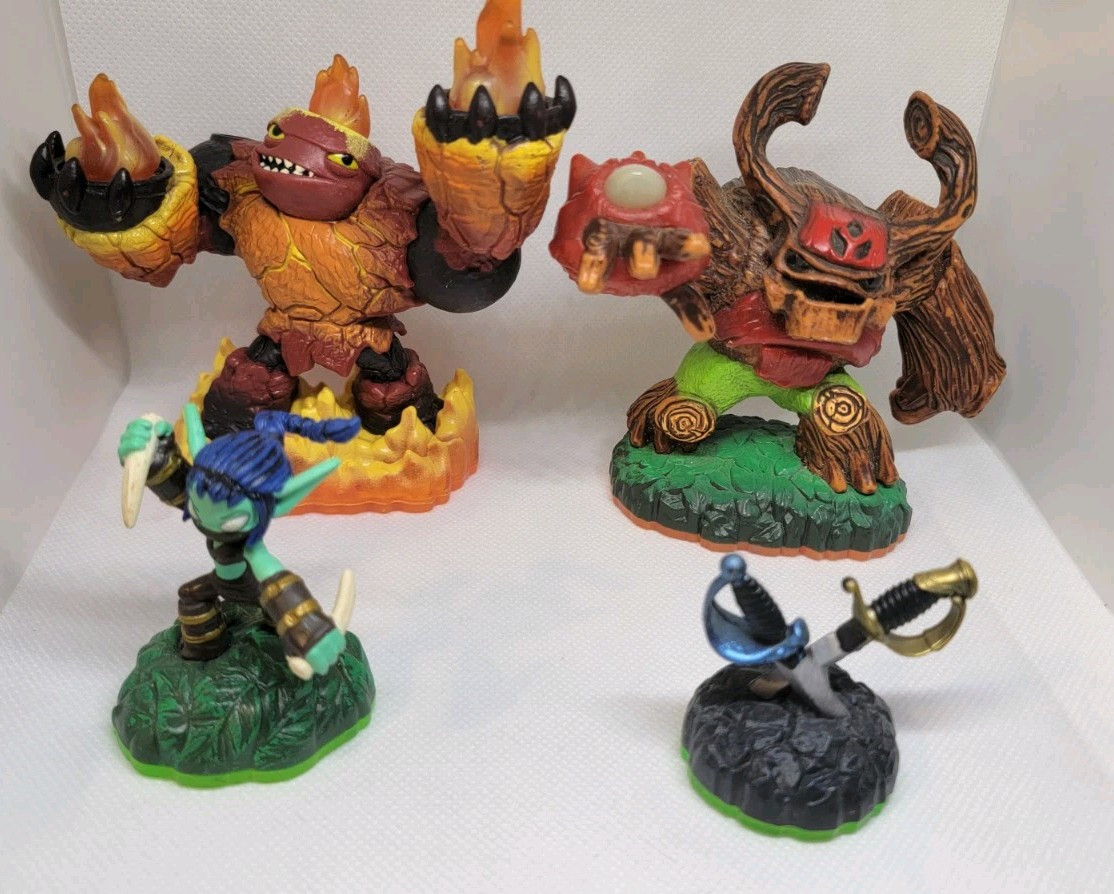 Activision Skylanders 29 Piece Lot Characters, Vehicles, Items, Weapons