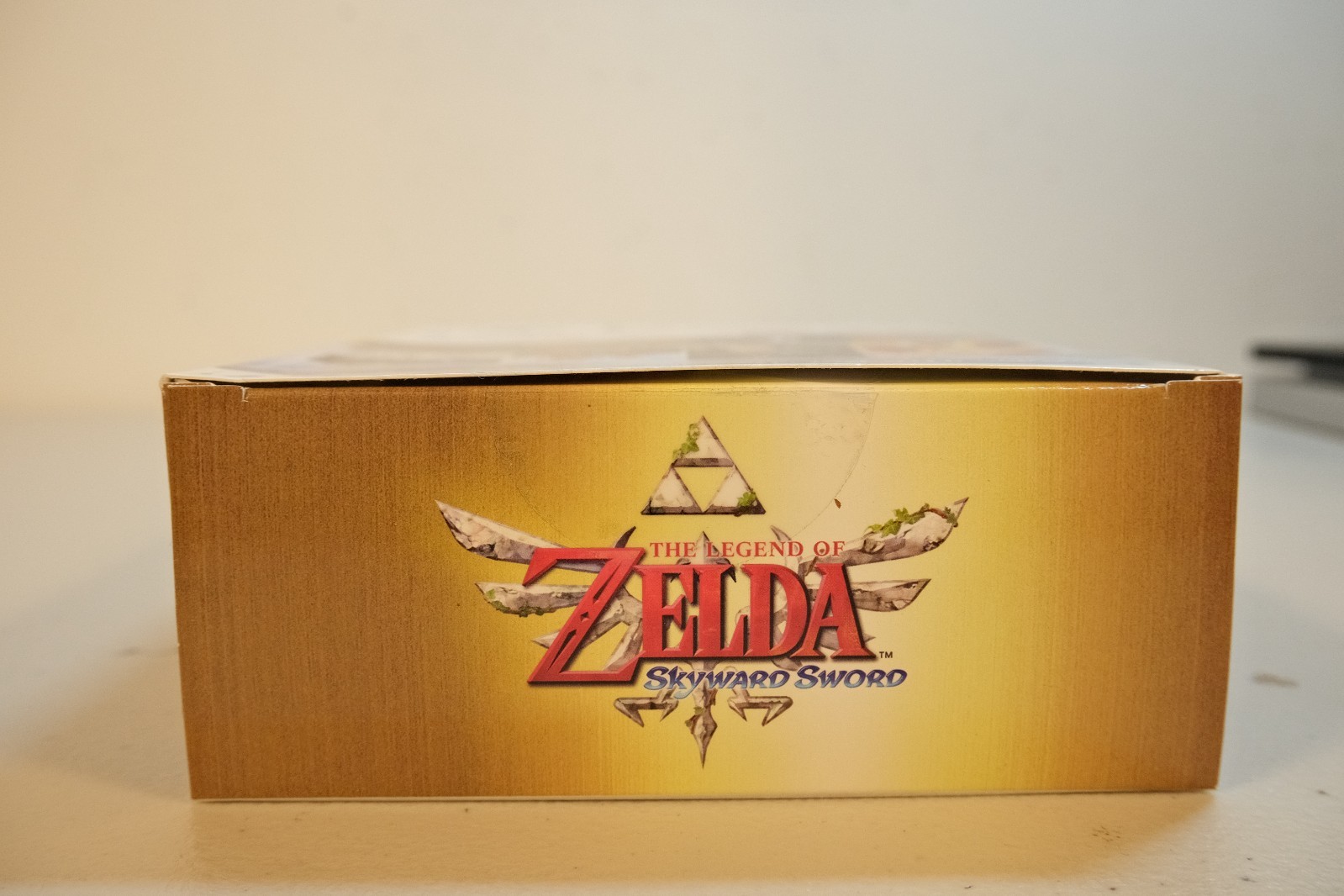 The Legend of Zelda Skyward Sword + Gold Controller Nintendo Wii Bundle Complete